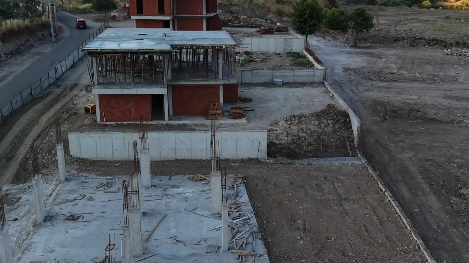 Bağyolu şantiyesinde yükselen betonarme karkas, Yunusemre / Manisa